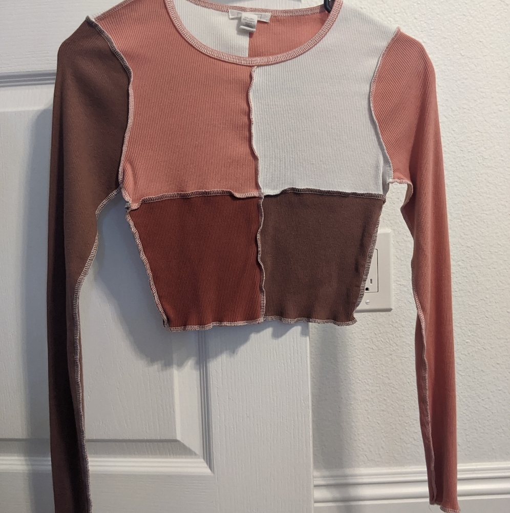 Full Tilt color block long sleeve crop top
